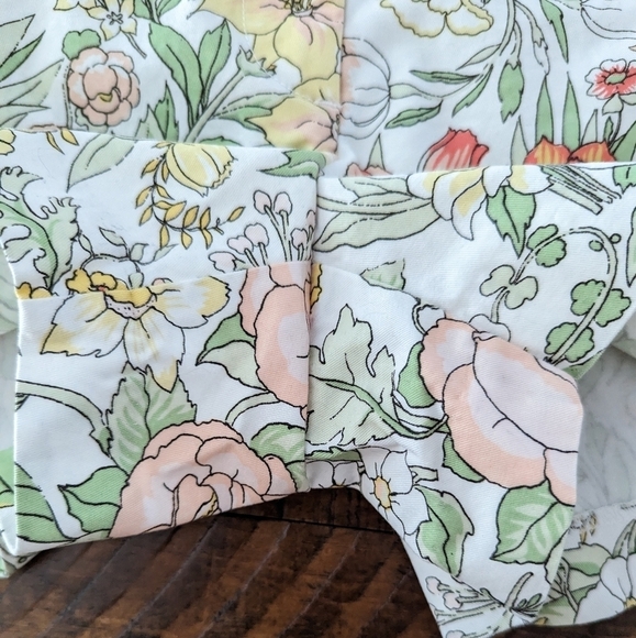 Gap Khakis Floral Summer Shorts 2 White Multicolor flowers - Picture 7 of 11